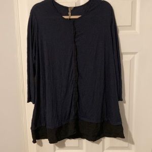 Comfy USA Size L. Black and Navy Trapeze Scoop Neck Top